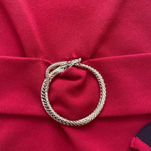 BLACK/RED DETAILED LONG BELL SLEEVE TOP - Picture 7 of 9